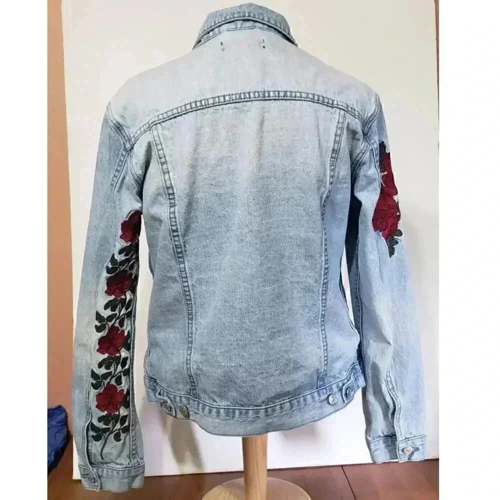 PacSun denim jacket embroidered roses womens size small fits like a med cute!! - Picture 2 of 6